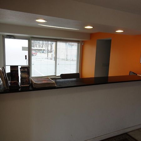 Econo Lodge Metropolis Eksteriør billede